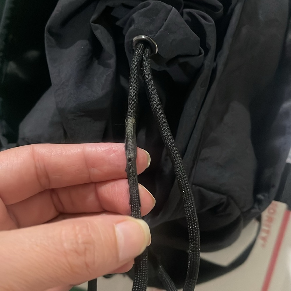 NWOT LULULEMON Dash All Day CrossBody Bucket Black Bag - Picture 15 of 17
